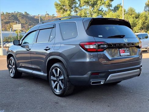 Certified 2025 Honda Pilot Touring image 7