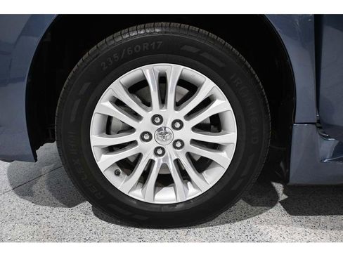 Used 2016 Toyota Sienna XLE Premium FWD image 12