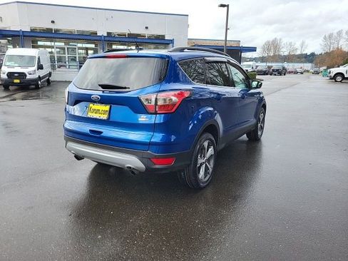 Used 2017 Ford Escape SE w/ Equipment Group 201A image 6