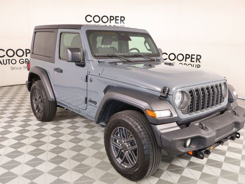 Used 2025 Jeep Wrangler Sport AWD/4WD image 1