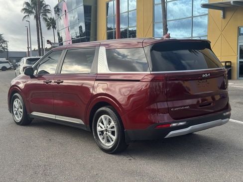 Used 2022 Kia Carnival LX image 3