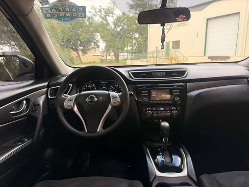Used 2014 Nissan Rogue SV w/ SV Moonroof Package AWD/4WD image 16