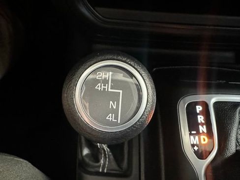 Used 2018 Jeep Wrangler Unlimited Sahara image 35