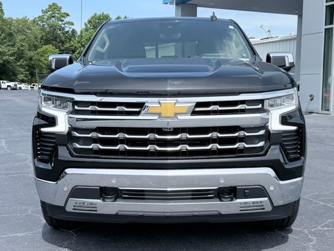 Used 2022 Chevrolet Silverado 1500 LTZ w/ Technology Package AWD/4WD image 3