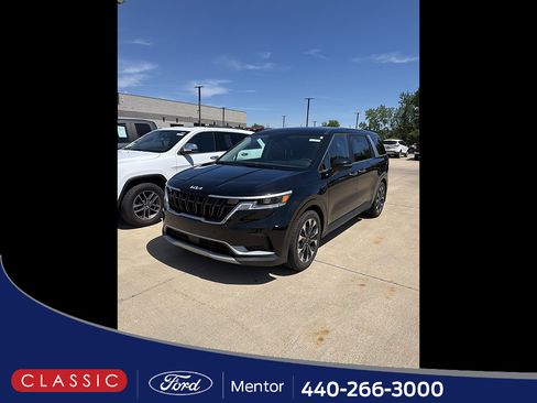 Used 2024 Kia Carnival EX FWD image 1