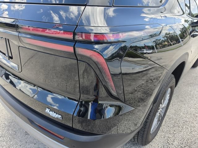 Used 2026 Chevrolet Traverse LT FWD image 13