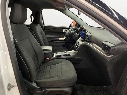 Used 2020 Ford Explorer XLT image 16