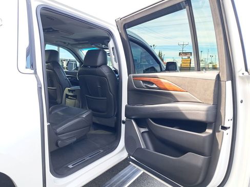 Used 2016 Cadillac Escalade ESV Premium AWD/4WD image 14
