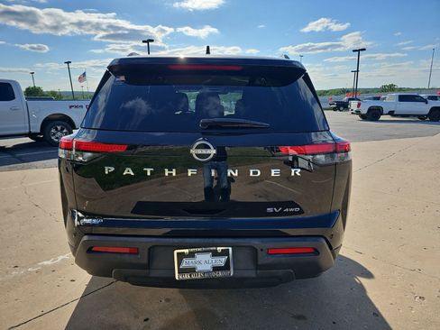 Used 2022 Nissan Pathfinder SV AWD/4WD image 4