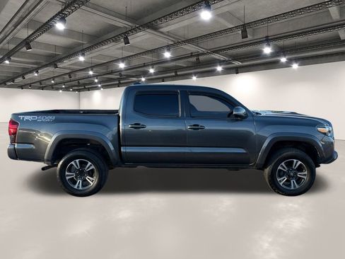Used 2016 Toyota Tacoma TRD Sport image 17