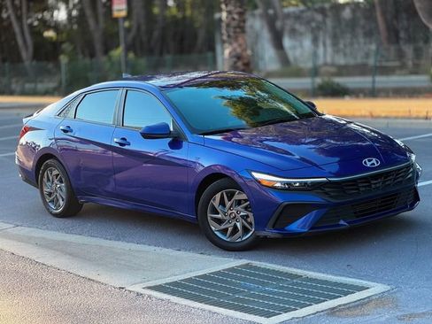 Used 2024 Hyundai Elantra SEL FWD image 2