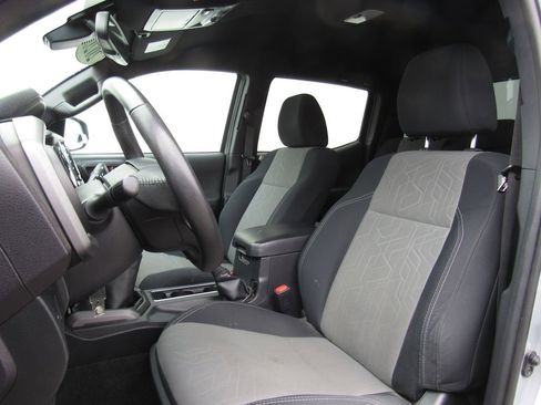 Used 2020 Toyota Tacoma TRD Sport image 12