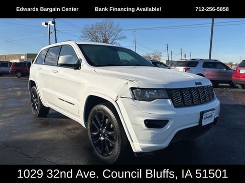 Used 2021 Jeep Grand Cherokee Laredo X image 2