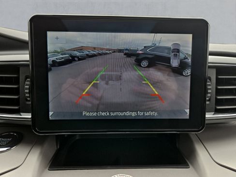 Used 2023 Ford Explorer XLT w/ Equipment Group 202A AWD/4WD image 18