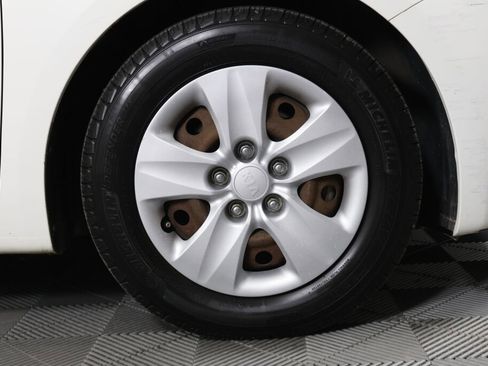 Used 2016 Kia Forte LX image 6