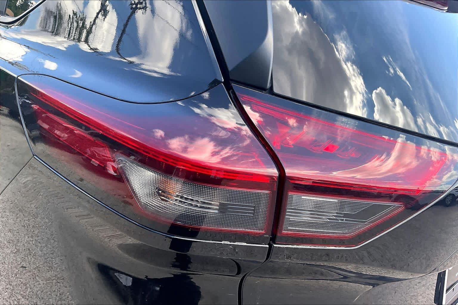 Used 2025 Nissan Rogue SV FWD image 28