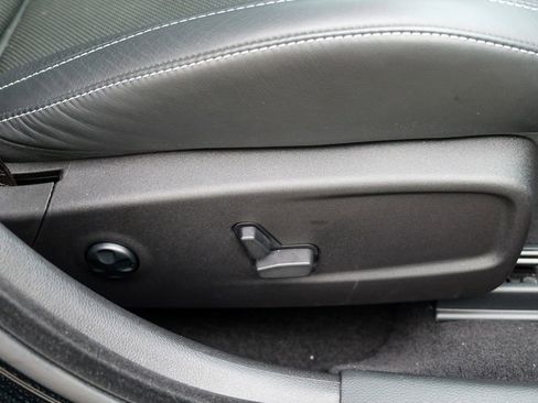 Used 2023 Chrysler 300 C image 37