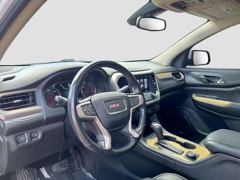 Used 2019 GMC Acadia Denali w/ Technology Package FWD image 9