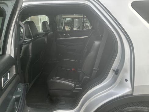 Used 2018 Ford Explorer XLT w/ Equipment Group 202A image 14