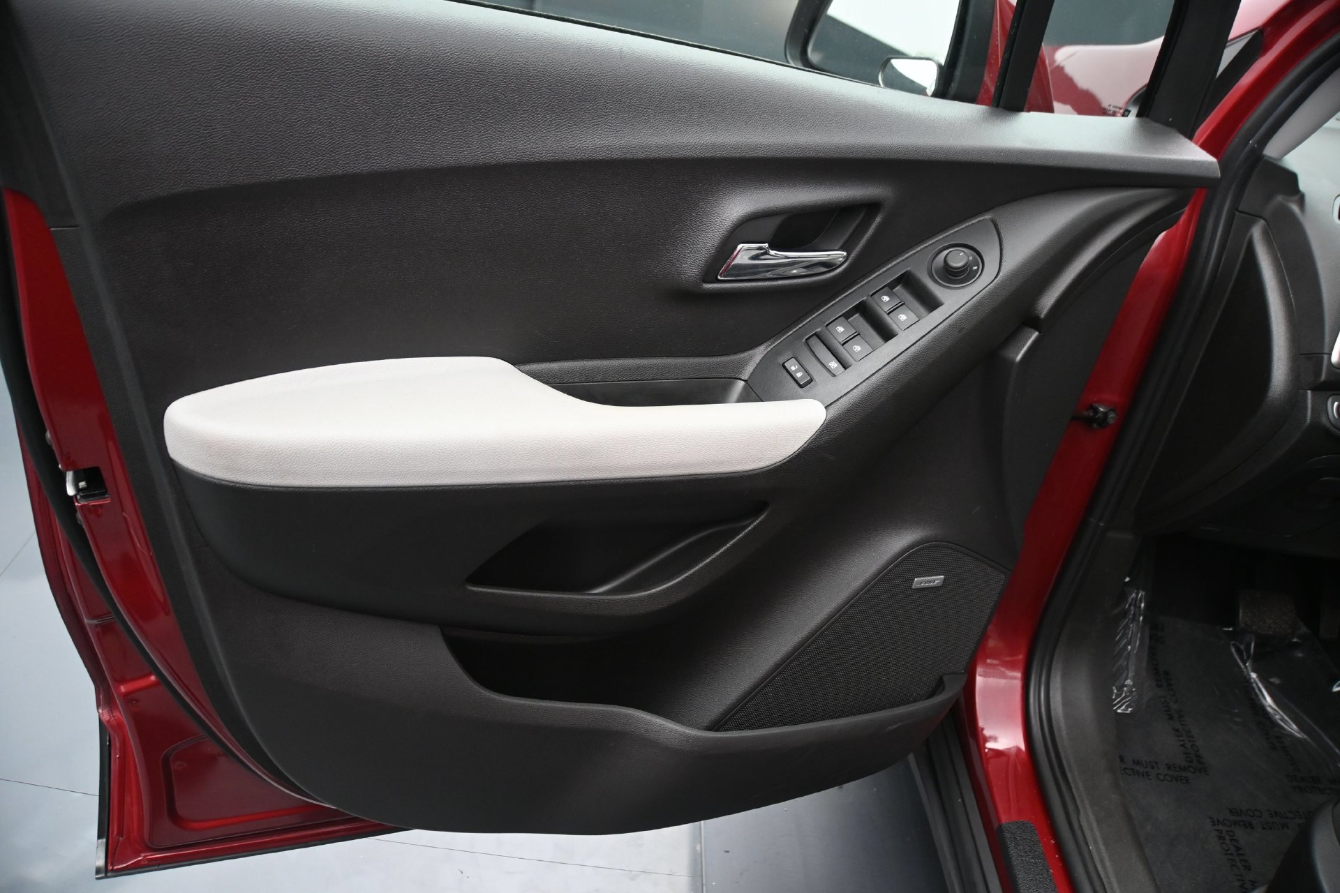 Used 2019 Chevrolet Trax LT w/ Sun & Sound Package AWD/4WD image 17