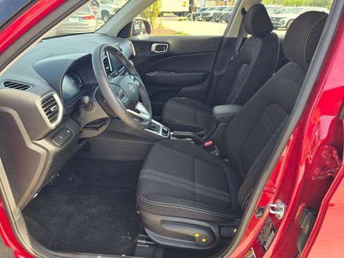 Used 2025 Hyundai Venue SEL FWD image 11