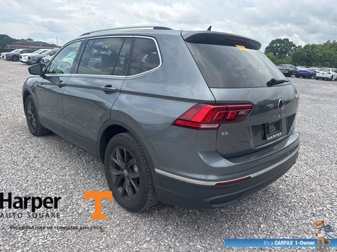 Used 2024 Volkswagen Tiguan SE w/ Panoramic Sunroof Package FWD image 3