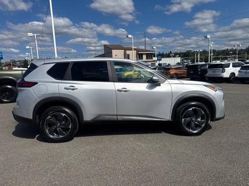 Used 2024 Nissan Rogue SV AWD/4WD image 6