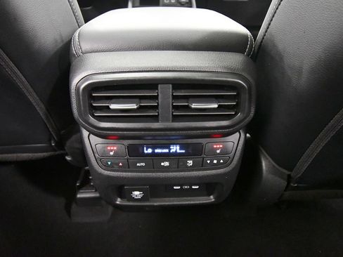 Used 2025 Honda Pilot Elite image 16
