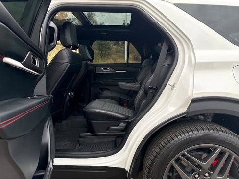 Certified 2025 Ford Explorer ST-Line w/ Premium Package image 21