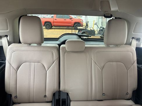 Used 2023 Ford Expedition Limited image 29