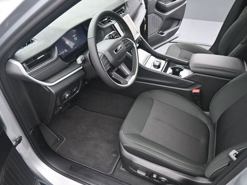 New 2025 Jeep Grand Cherokee L Laredo w/ Luxury Tech Group I image 9