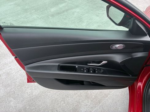 Used 2025 Hyundai Elantra Limited image 20