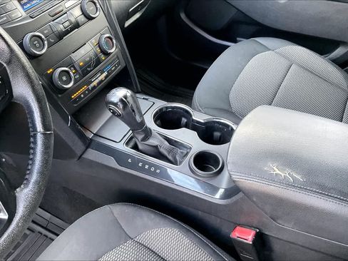Used 2019 Ford Explorer XLT FWD image 16