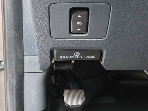 Used 2022 Ford F250 Lariat w/ Chrome Package image 16