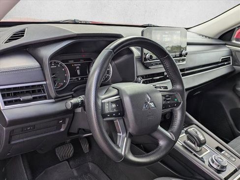 Used 2024 Mitsubishi Outlander SE image 9