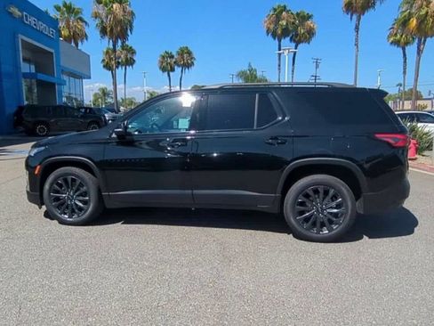 Used 2023 Chevrolet Traverse RS w/ LPO, Cargo Package FWD image 5
