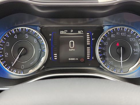 Used 2016 Chrysler 200 Limited FWD image 10