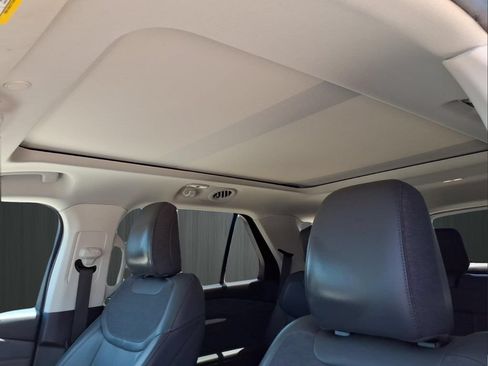 Used 2025 Ford Explorer Active w/ Active Comfort Package AWD/4WD image 18
