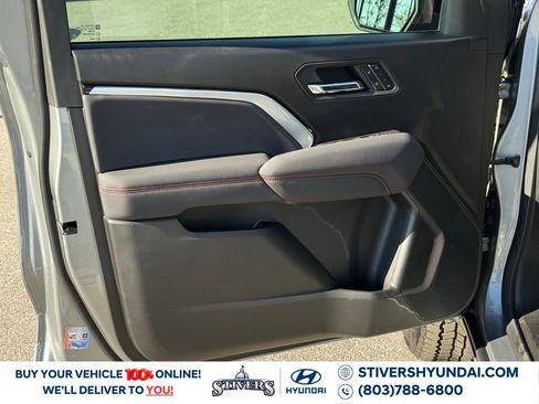 Used 2025 Chevrolet Colorado Z71 w/ Z71 Convenience Package 2 image 25
