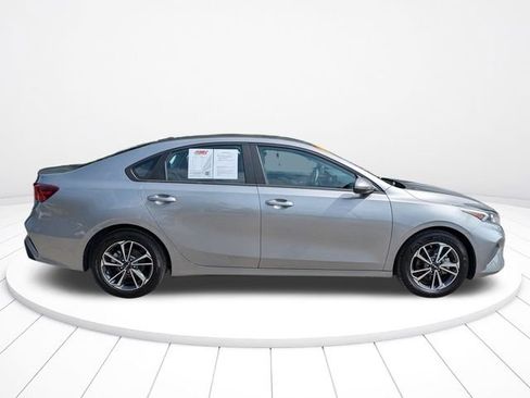 Used 2024 Kia Forte LXS FWD image 3