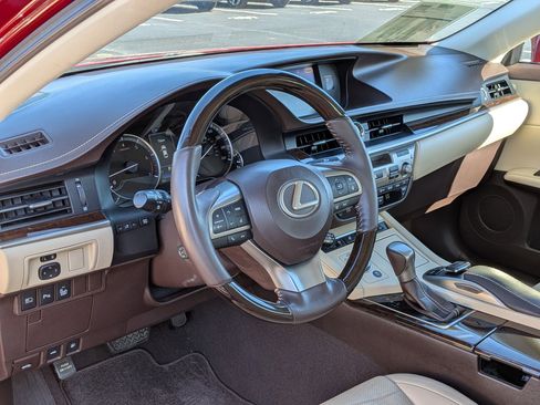 Used 2017 Lexus ES 350 w/ Luxury Package FWD image 12