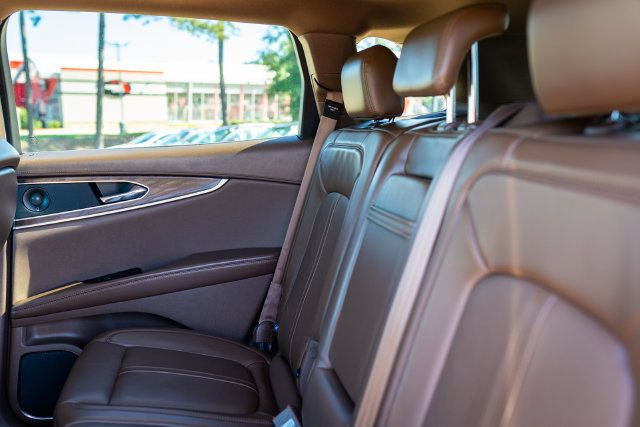 Used 2016 Lincoln MKX Reserve w/ Technology Package FWD image 27