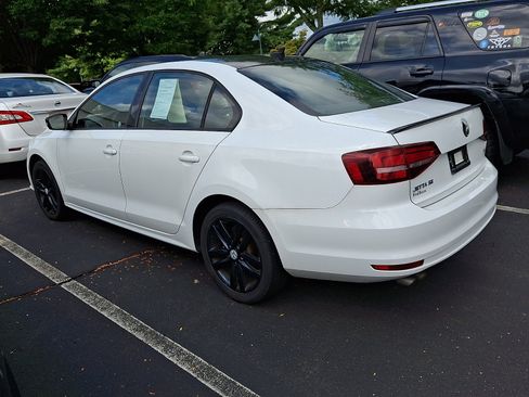 Used 2018 Volkswagen Jetta Sport FWD image 3