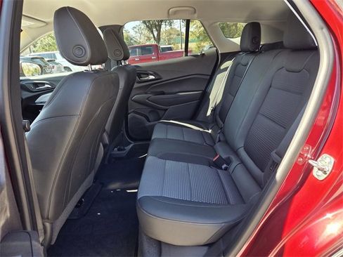 Used 2025 Chevrolet Trax LT w/ LT Convenience Package image 13