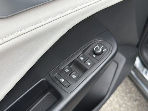 New 2026 Volkswagen Taos SE image 22