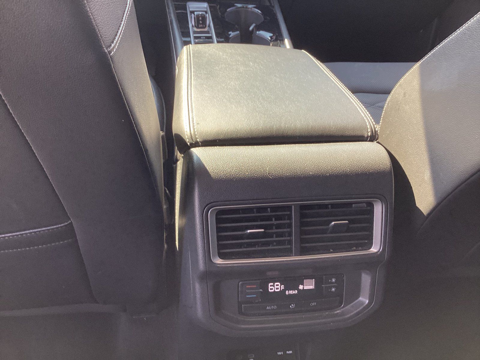 Used 2024 Volkswagen Atlas SE AWD/4WD image 16