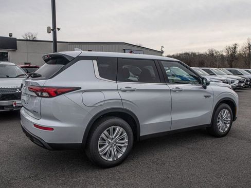 New 2025 Mitsubishi Outlander ES image 10