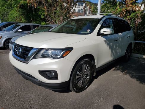 Used 2017 Nissan Pathfinder SL w/ SL Tech Package FWD image 4