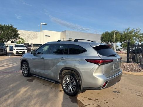 Used 2021 Toyota Highlander Platinum AWD/4WD image 7