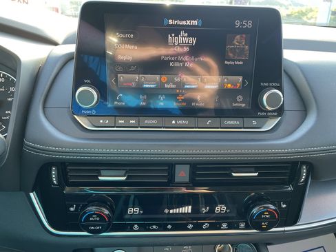 Used 2022 Nissan Rogue SV w/ SV Premium Package image 13